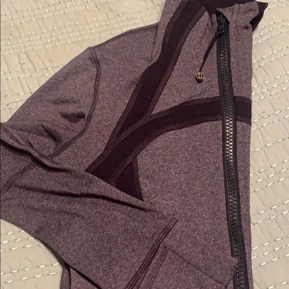 Lululemon jacket in black swan color size 6 EUC - Picture 3 of 7